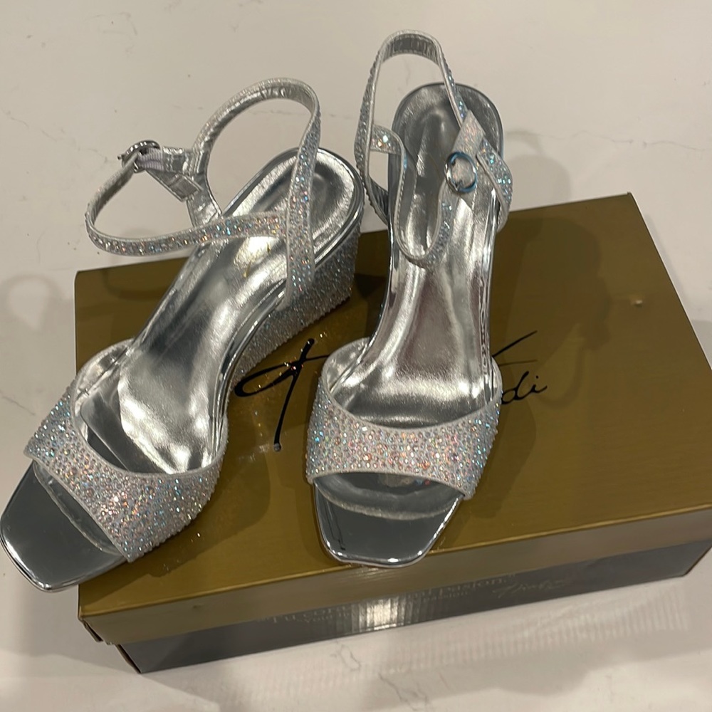 Thalia Sodi wedge women’s shoe size 6 M